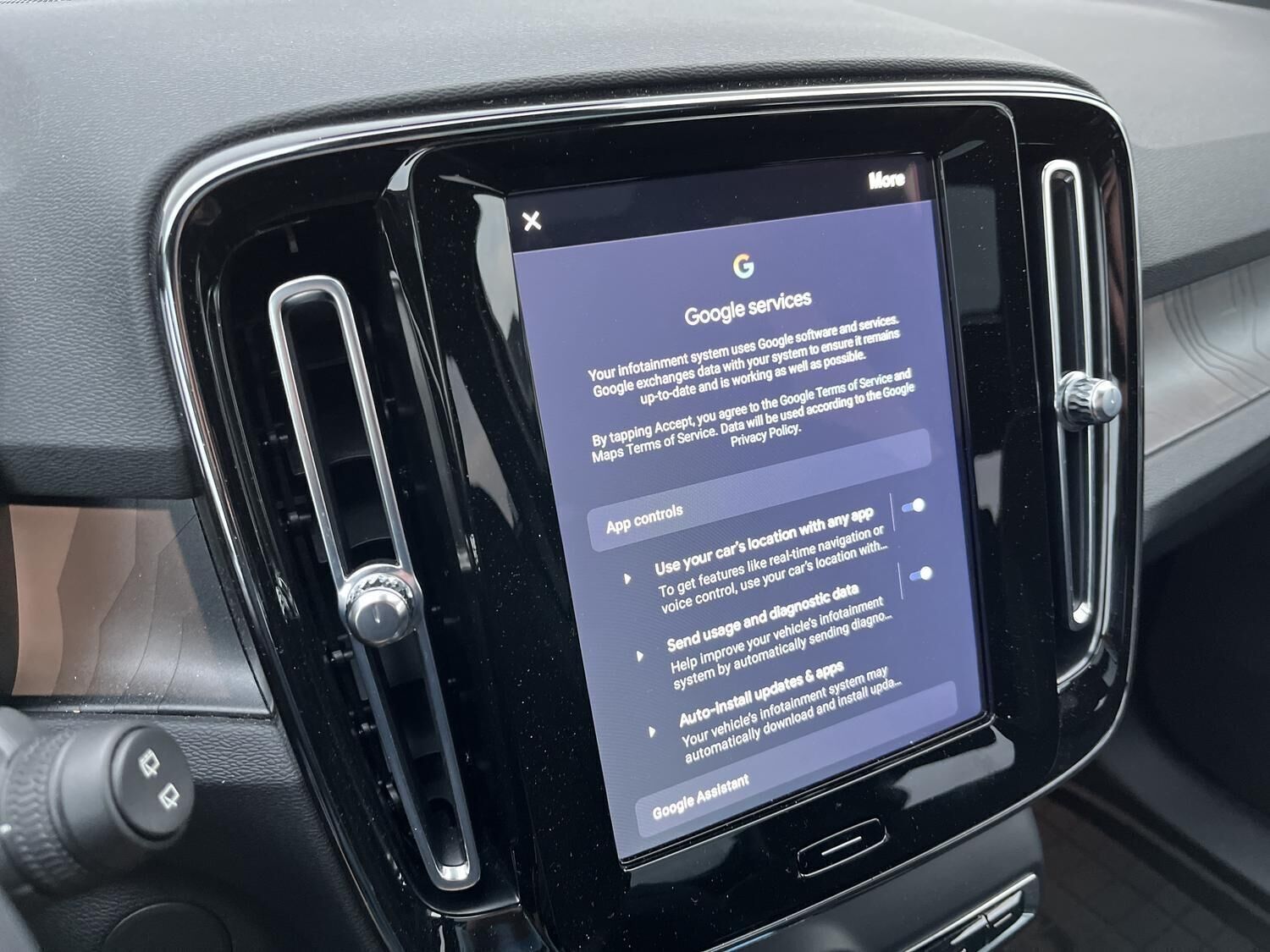 Orange Volvo XC40 fra 2023
