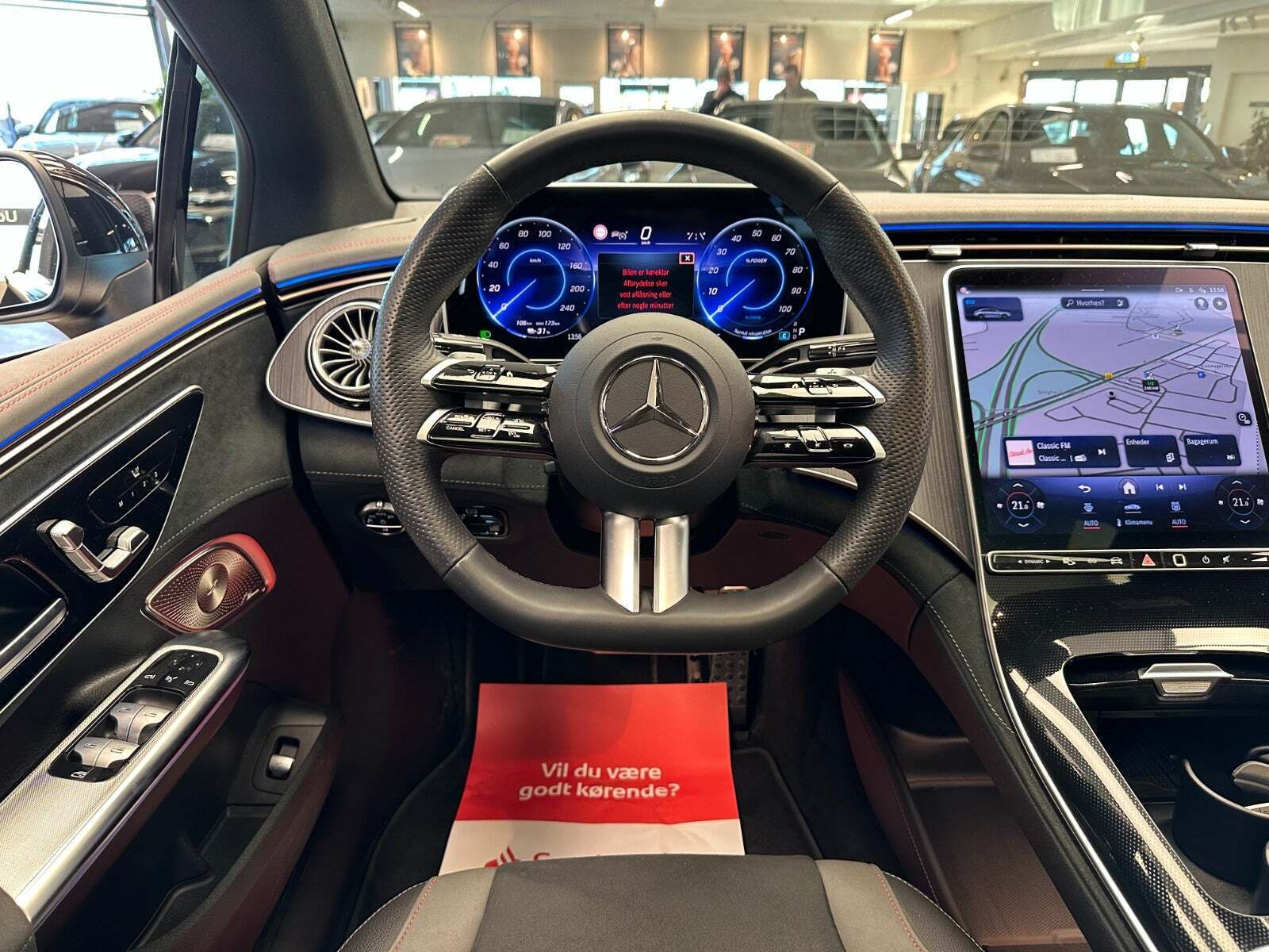 Sort Mercedes EQE350 fra 2024