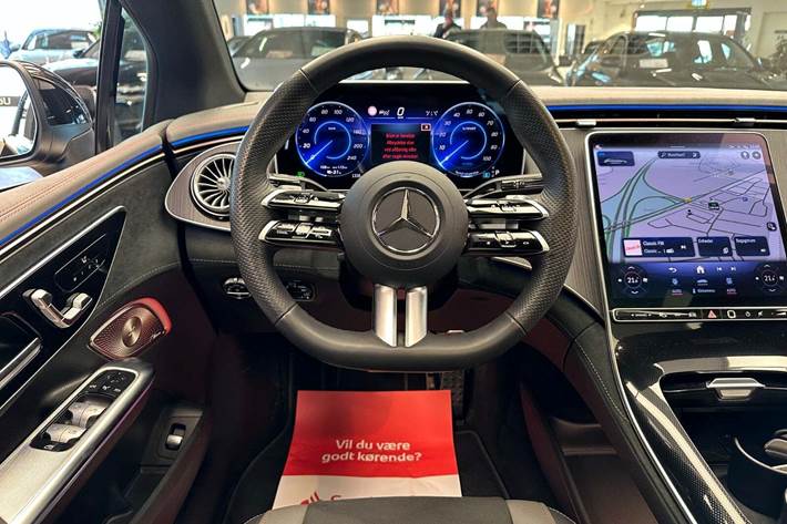 Sort Mercedes EQE350 fra 2024