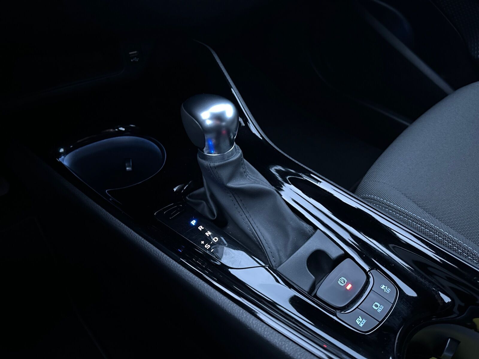 Rød Toyota C-HR fra 2020