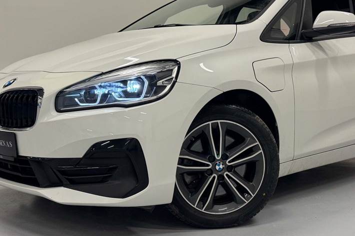 Hvid BMW 225xe fra 2019