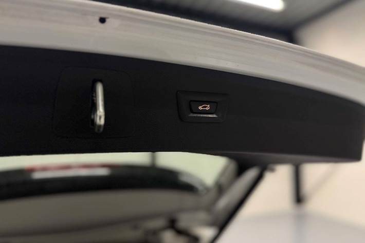 Hvid BMW 225xe fra 2019