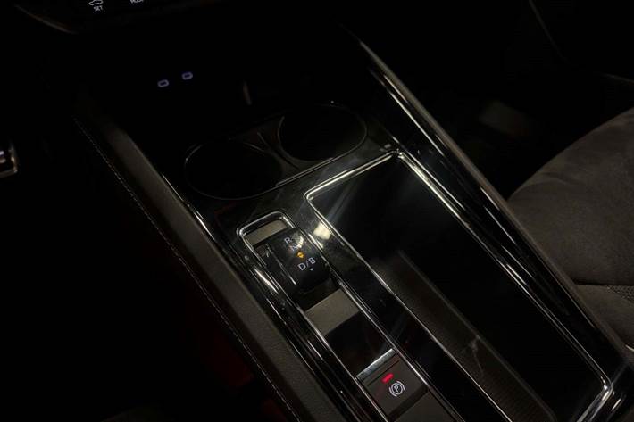 Blå Skoda Enyaq fra 2021