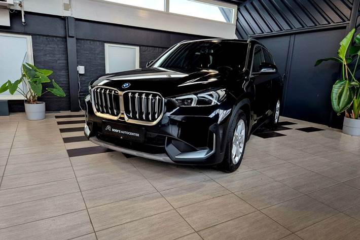 Sort BMW iX1 fra 2024