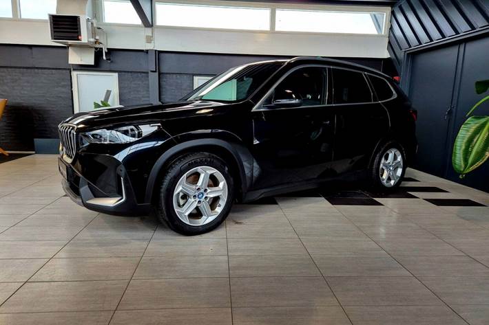 Sort BMW iX1 fra 2024