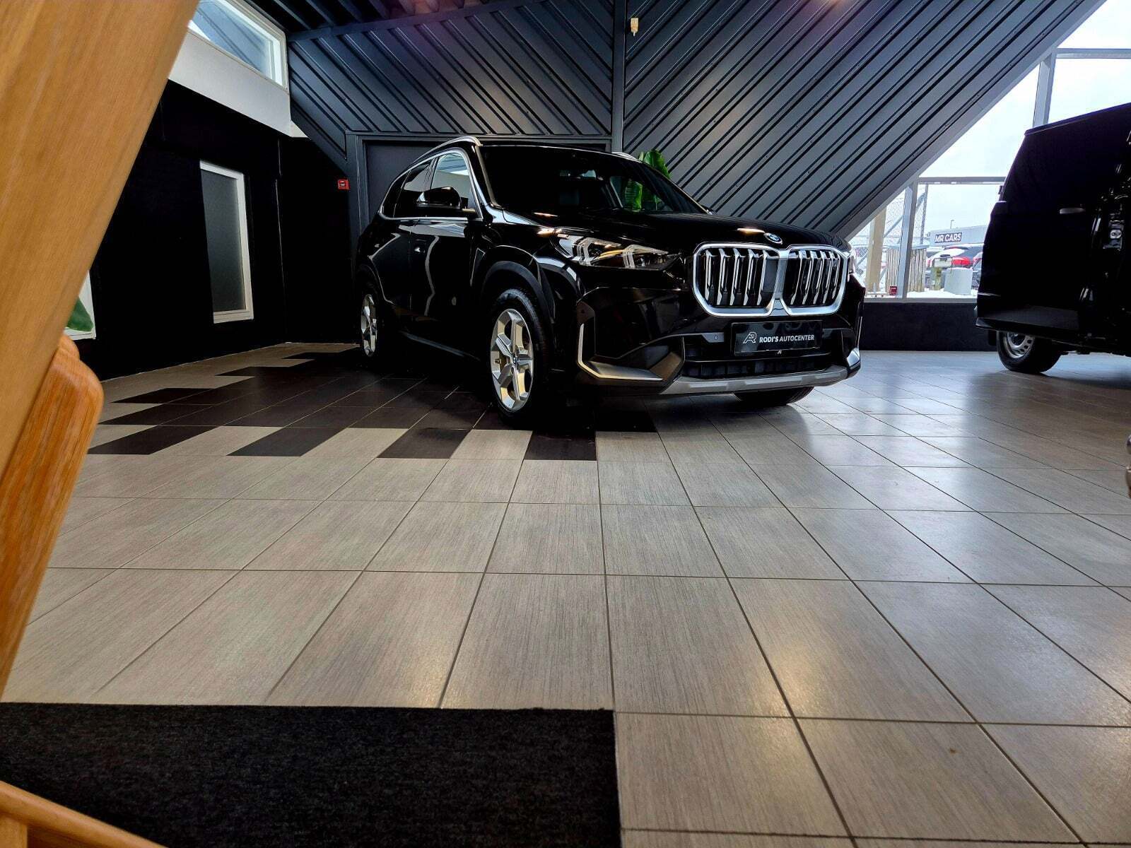 Sort BMW iX1 fra 2024