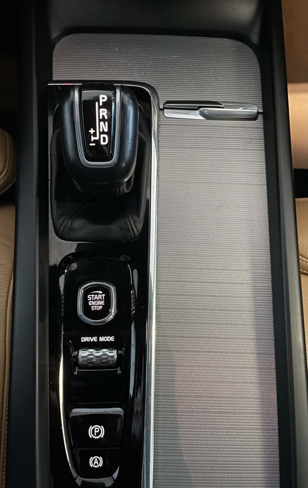 Sort Volvo XC60 fra 2019