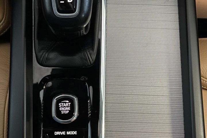 Sort Volvo XC60 fra 2019
