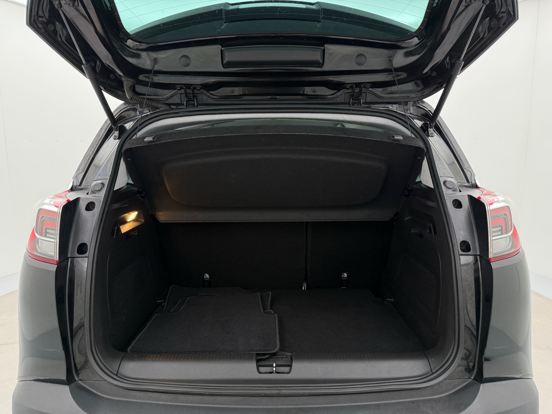 Sort Opel Crossland X fra 2018