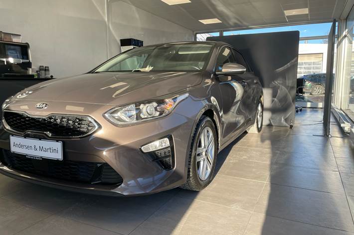 Bronze Kia Ceed fra 2019 set udefra