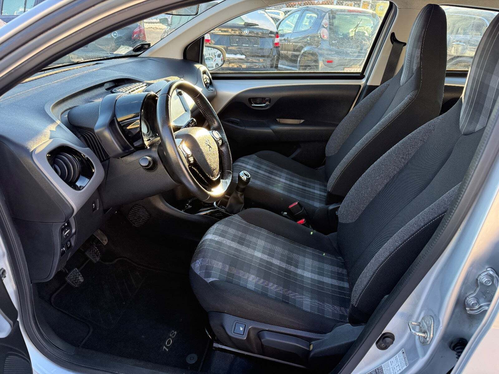 Sølv Peugeot 108 fra 2020