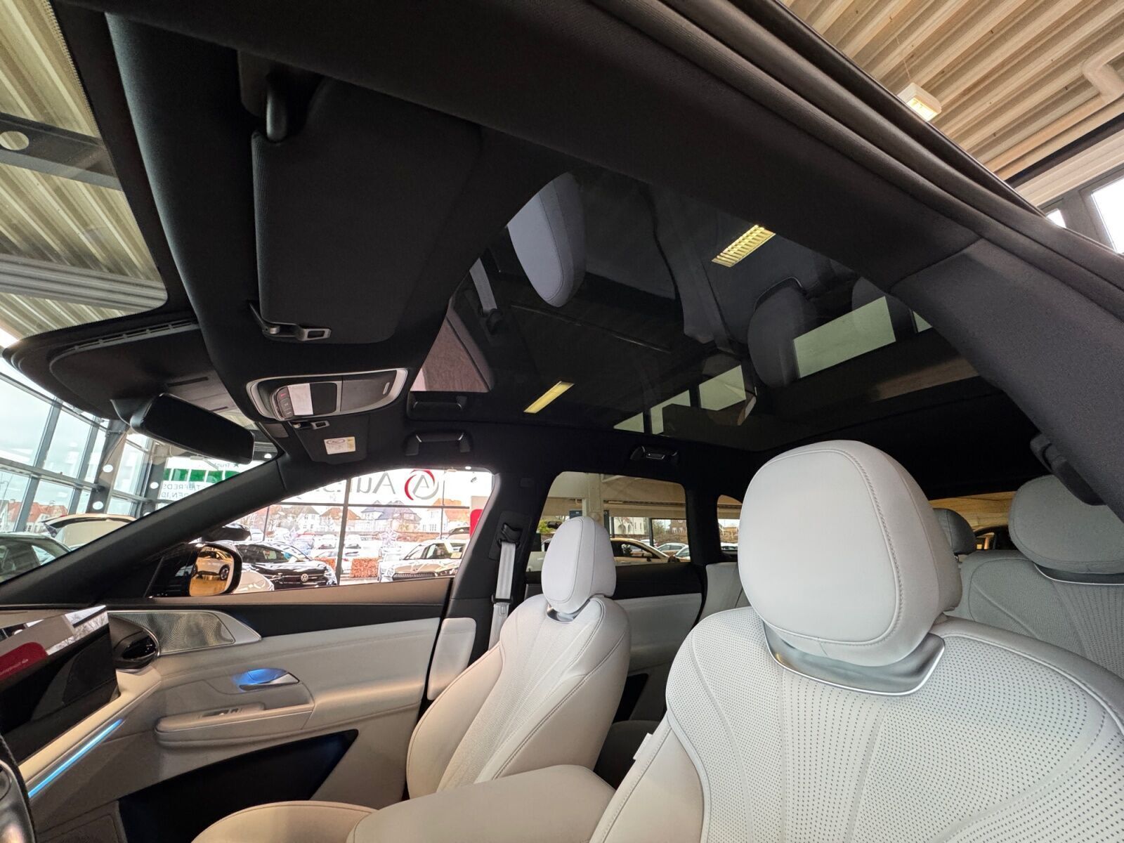 Sort Xpeng G9 fra 2024