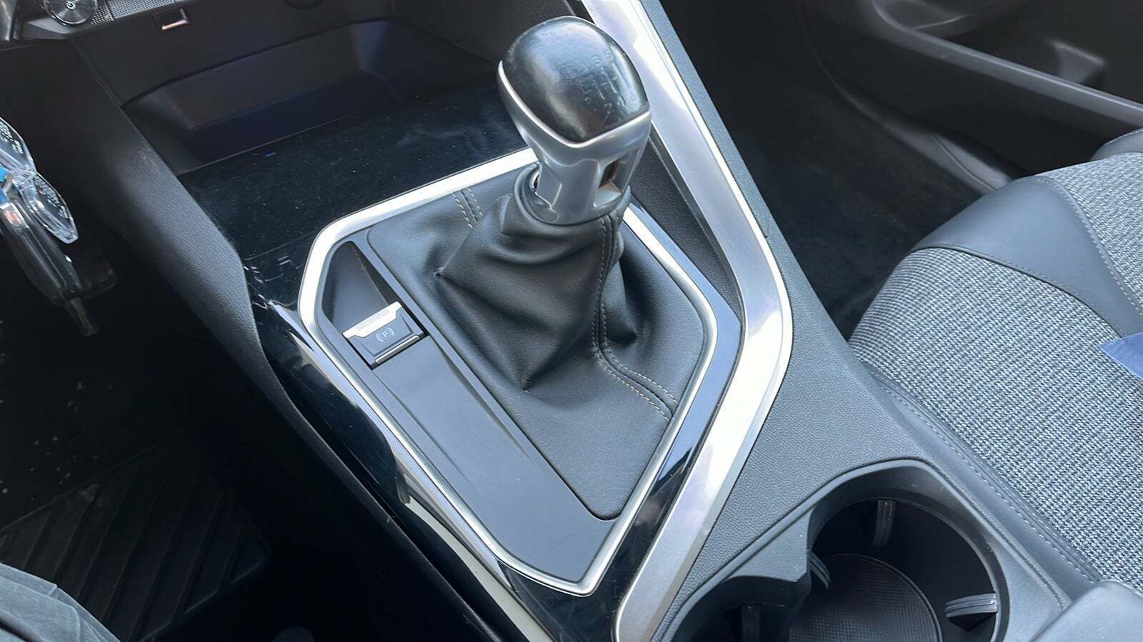 Grå Peugeot 5008 fra 2020