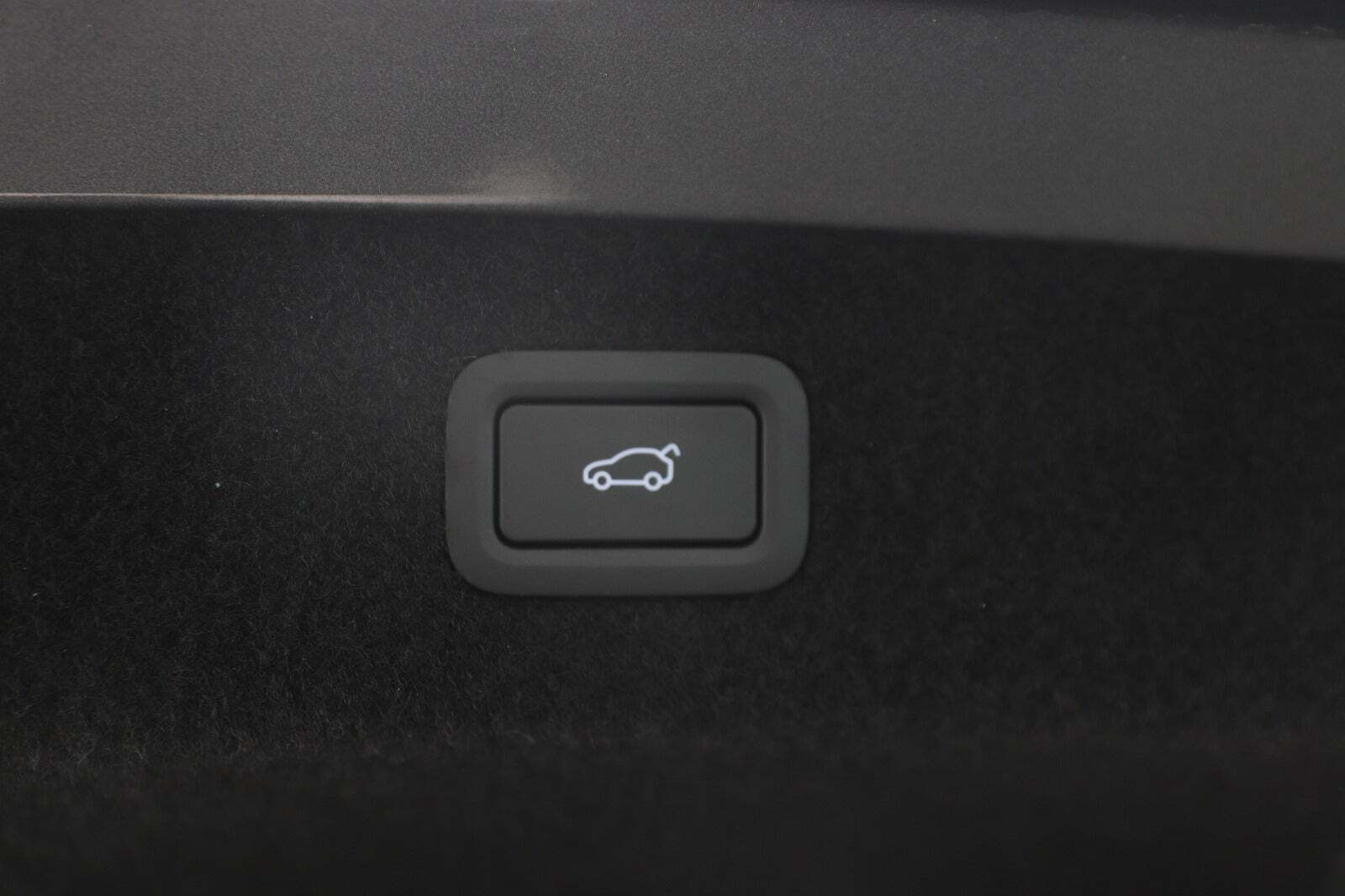 Grå Xpeng P7 fra 2024