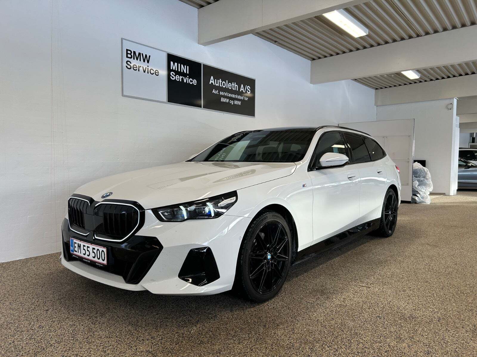 BMW i5 eDrive40 Touring Fully Charged