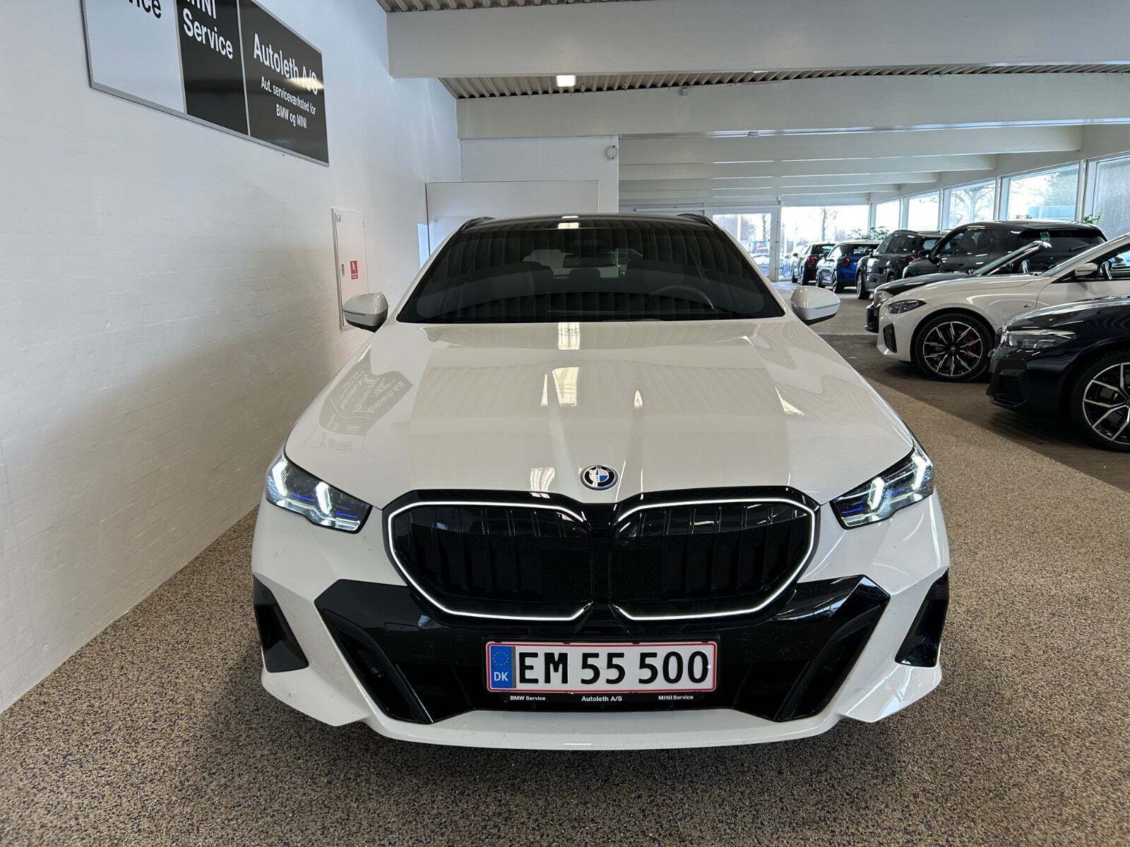 BMW i5 eDrive40 Touring Fully Charged