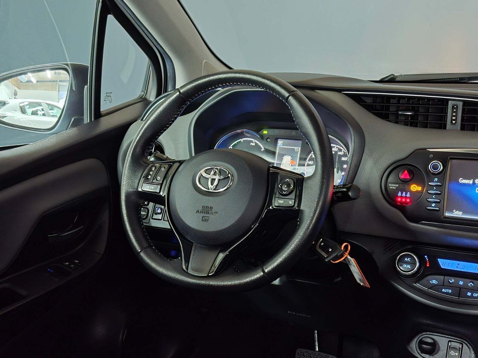 Hvid Toyota Yaris fra 2019