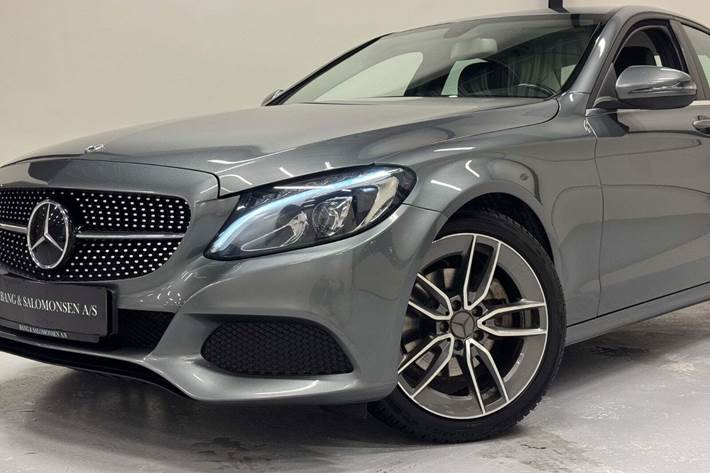 Grå Mercedes C220 d fra 2017