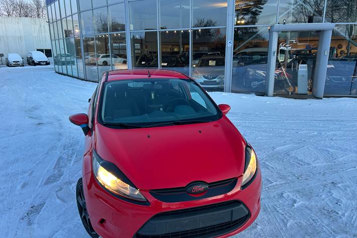 Rød Ford Fiesta fra 2008