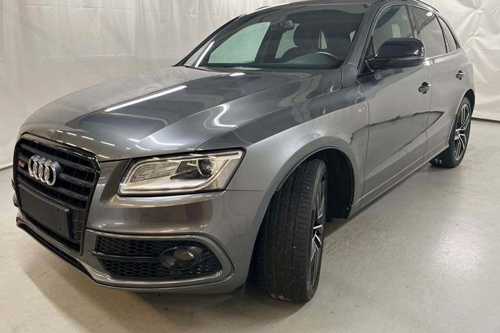 Grå Audi SQ5 fra 2016 set udefra