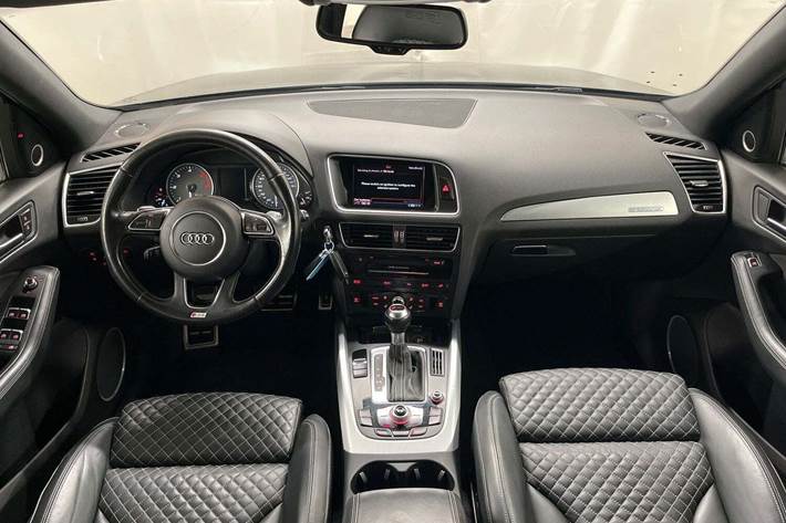 Grå Audi SQ5 fra 2016