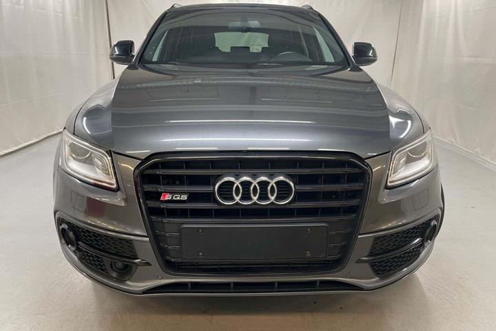 Grå Audi SQ5 fra 2016