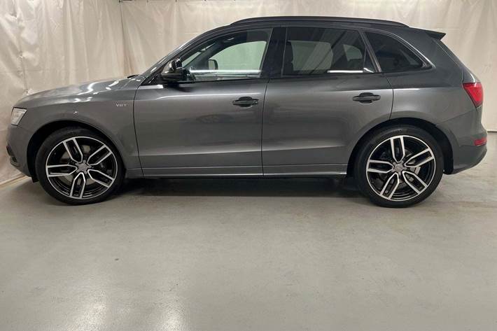 Grå Audi SQ5 fra 2016