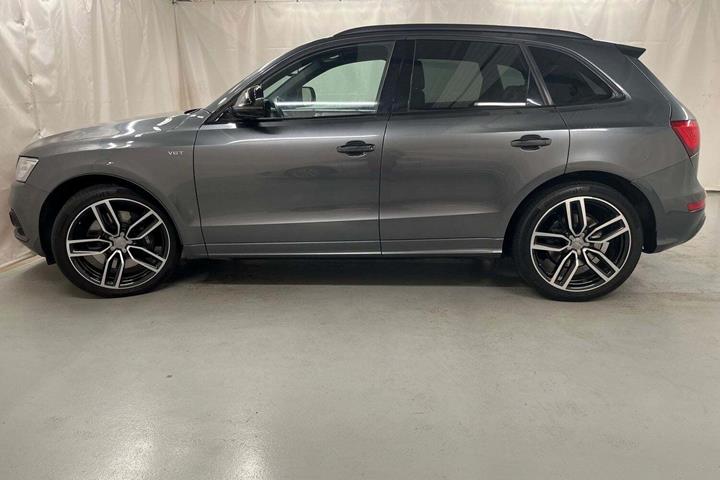 Grå Audi SQ5 fra 2016