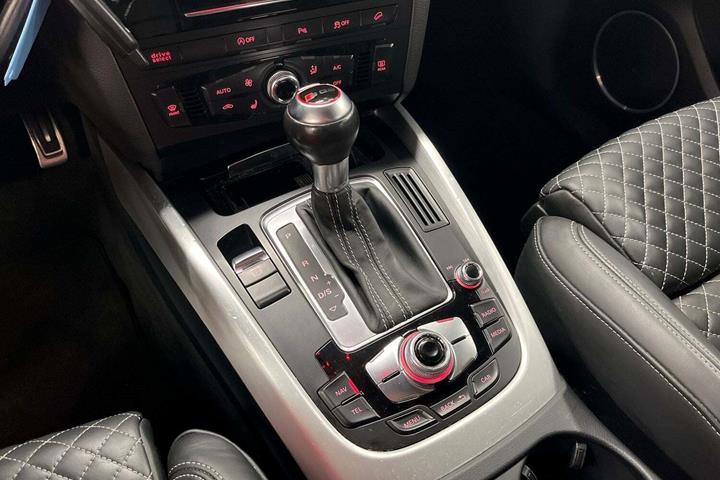 Grå Audi SQ5 fra 2016