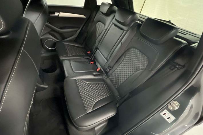 Grå Audi SQ5 fra 2016