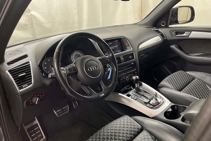 Grå Audi SQ5 fra 2016