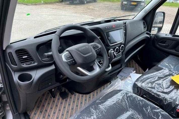 Sort Iveco Daily fra 2026