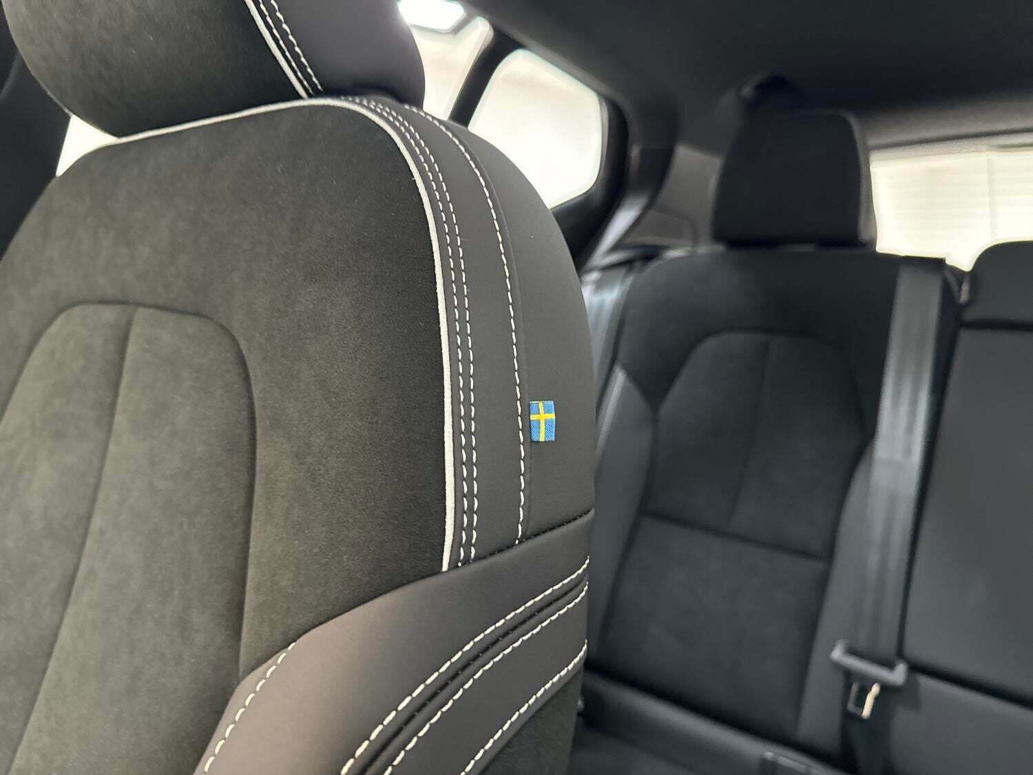 Blå Volvo XC40 fra 2023