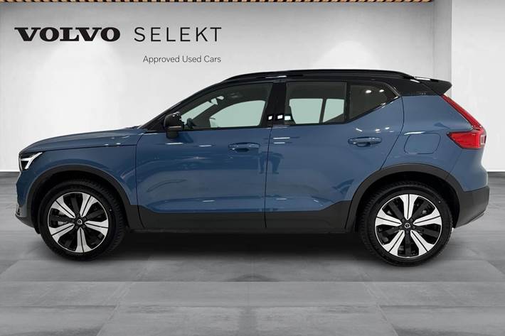 Blå Volvo XC40 fra 2023