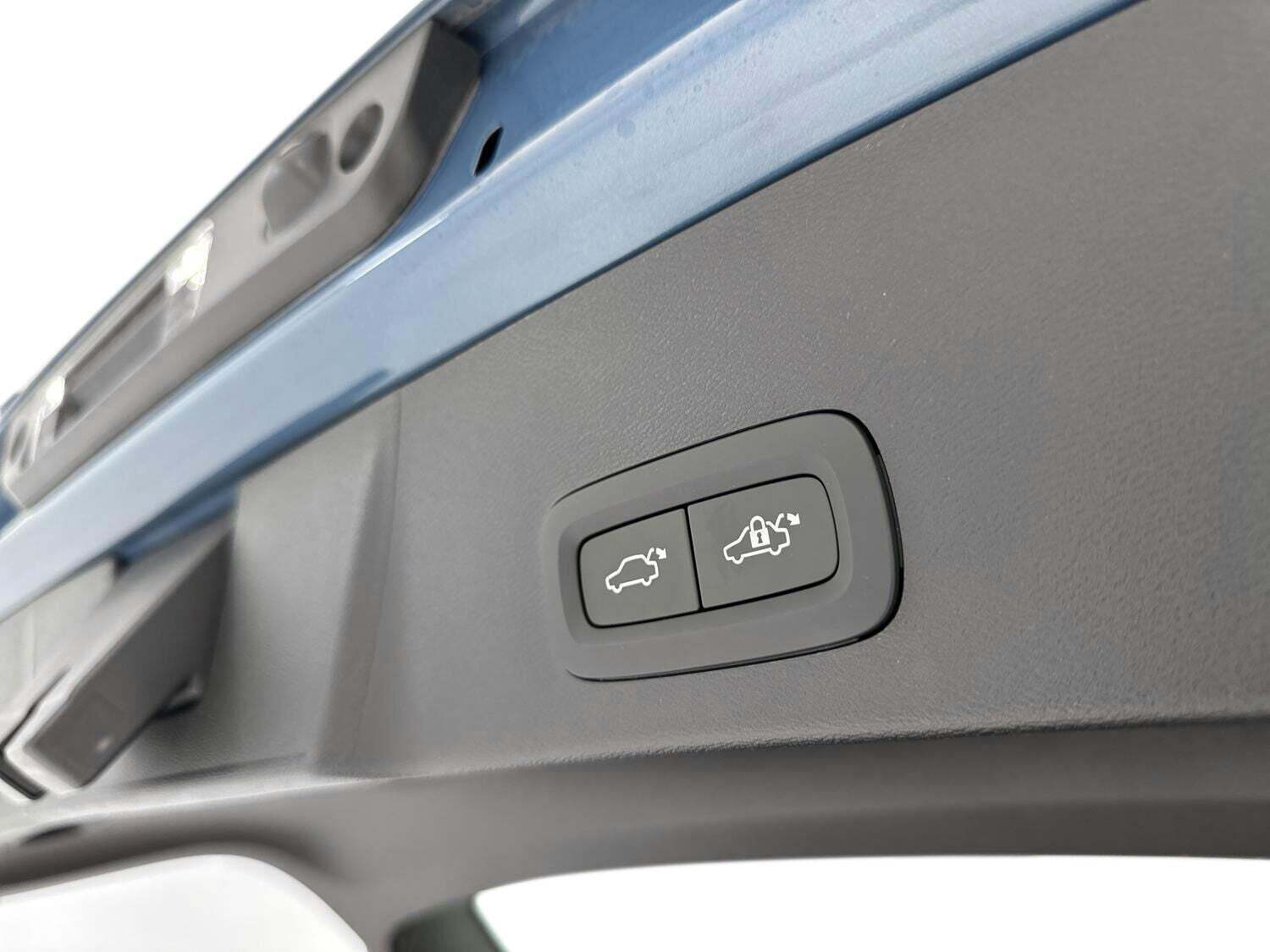 Blå Volvo XC40 fra 2023