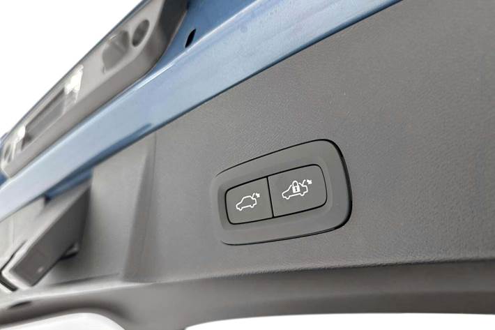 Blå Volvo XC40 fra 2023