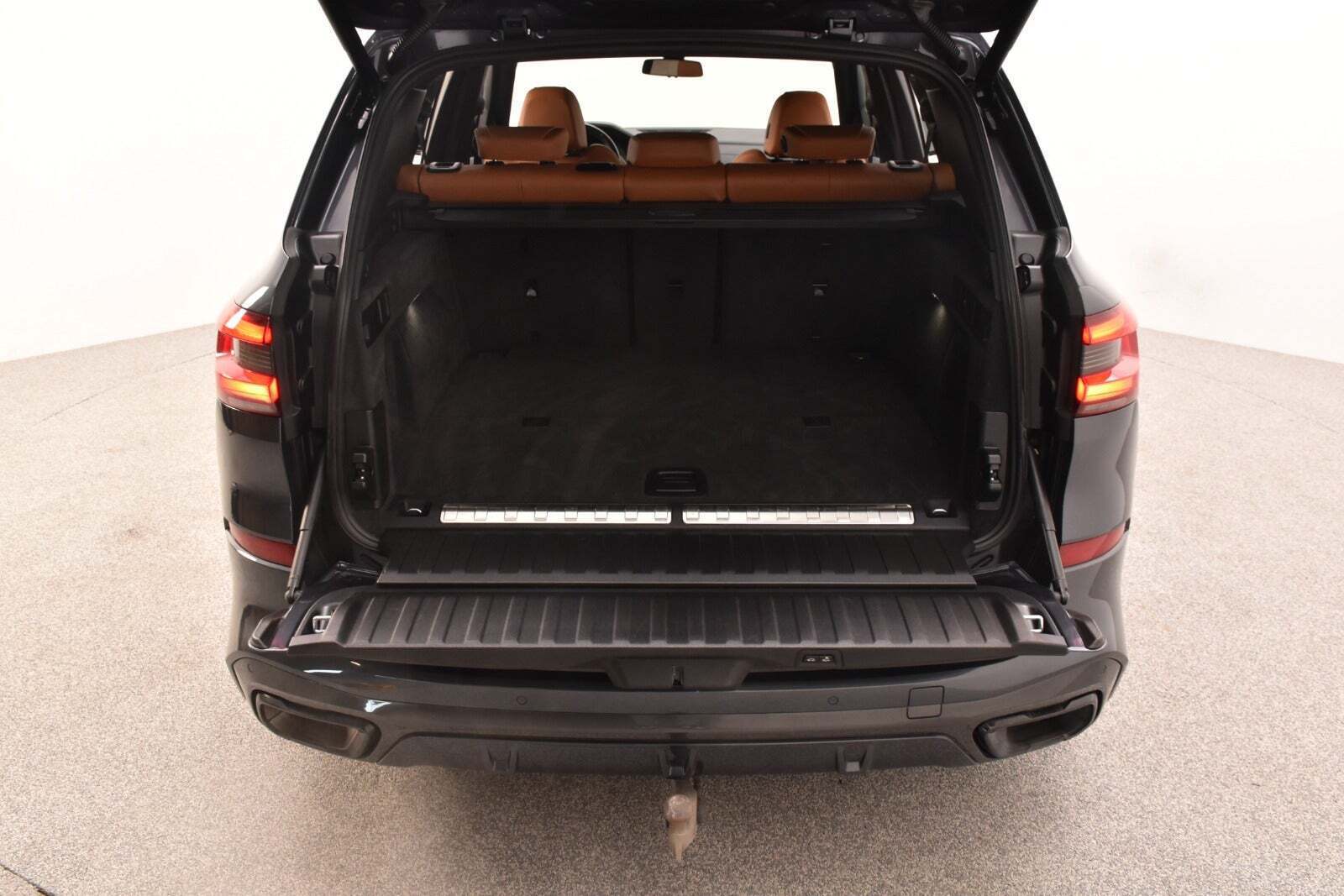 Grå BMW X5 fra 2021