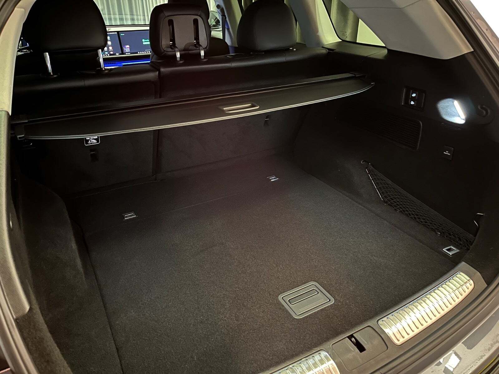 Grå Xpeng G9 fra 2023