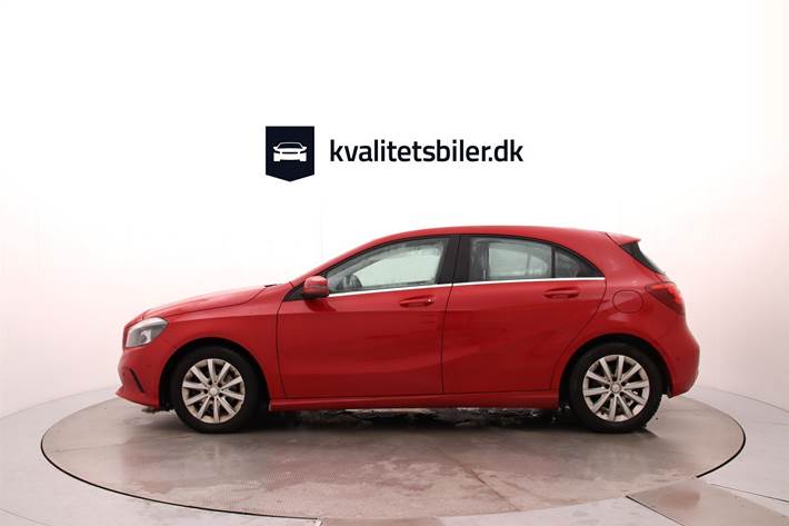 Rød Mercedes A180 d fra 2016