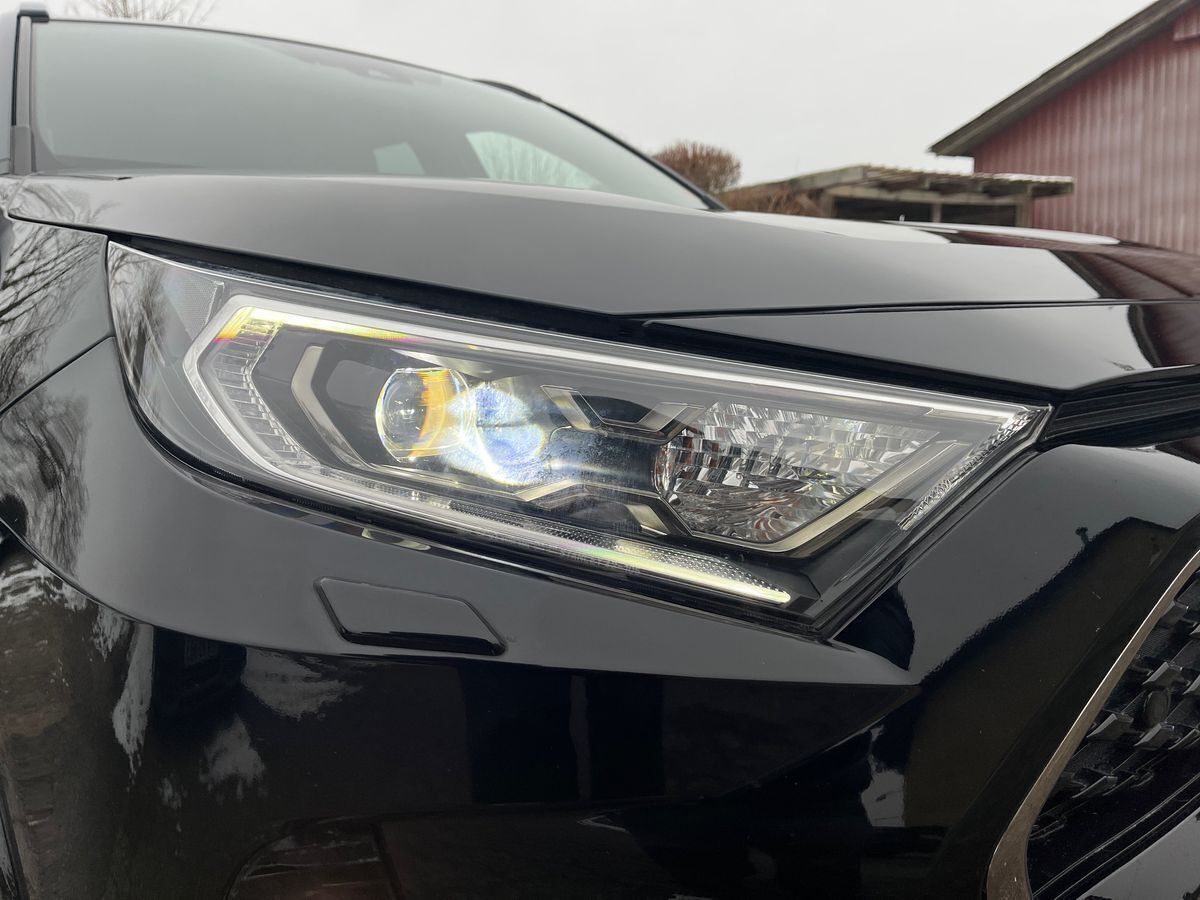 Sort Toyota RAV4 Plug-in fra 2021