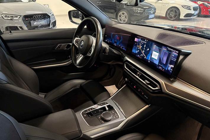 Sort BMW 330e fra 2022