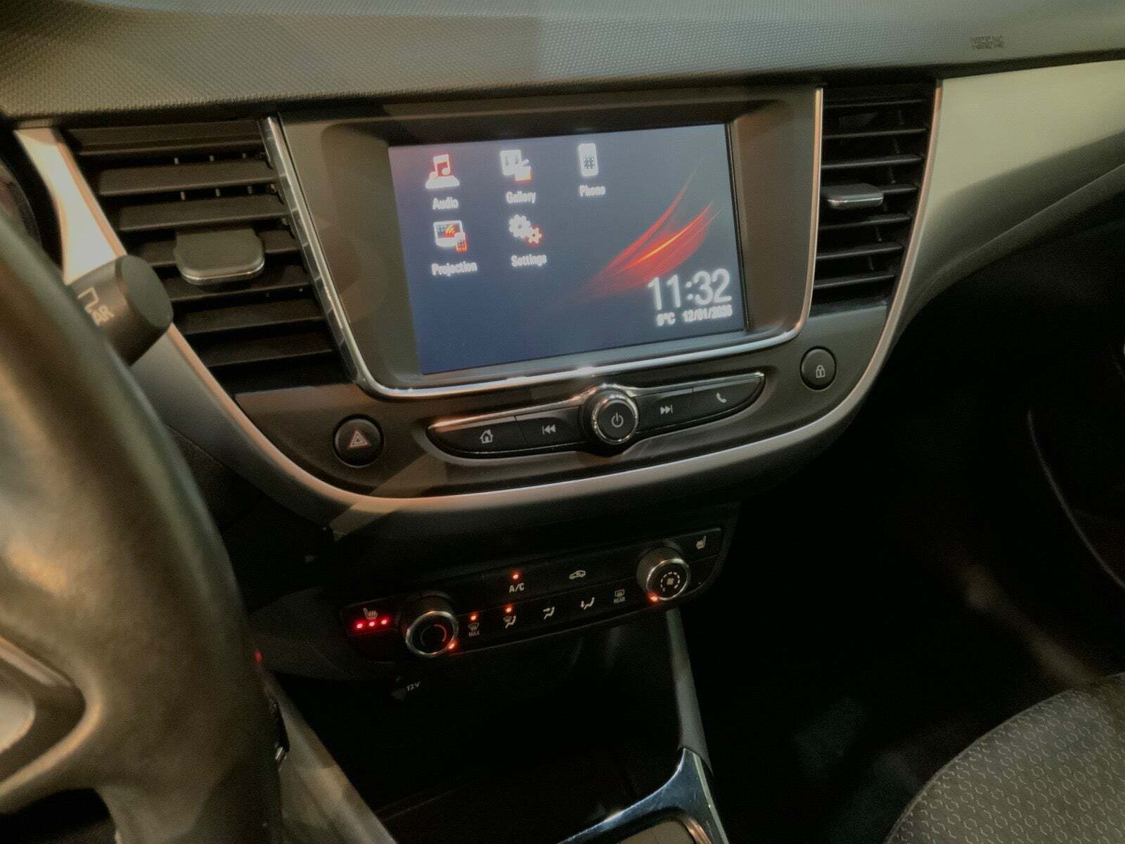 Grå Opel Crossland X fra 2017