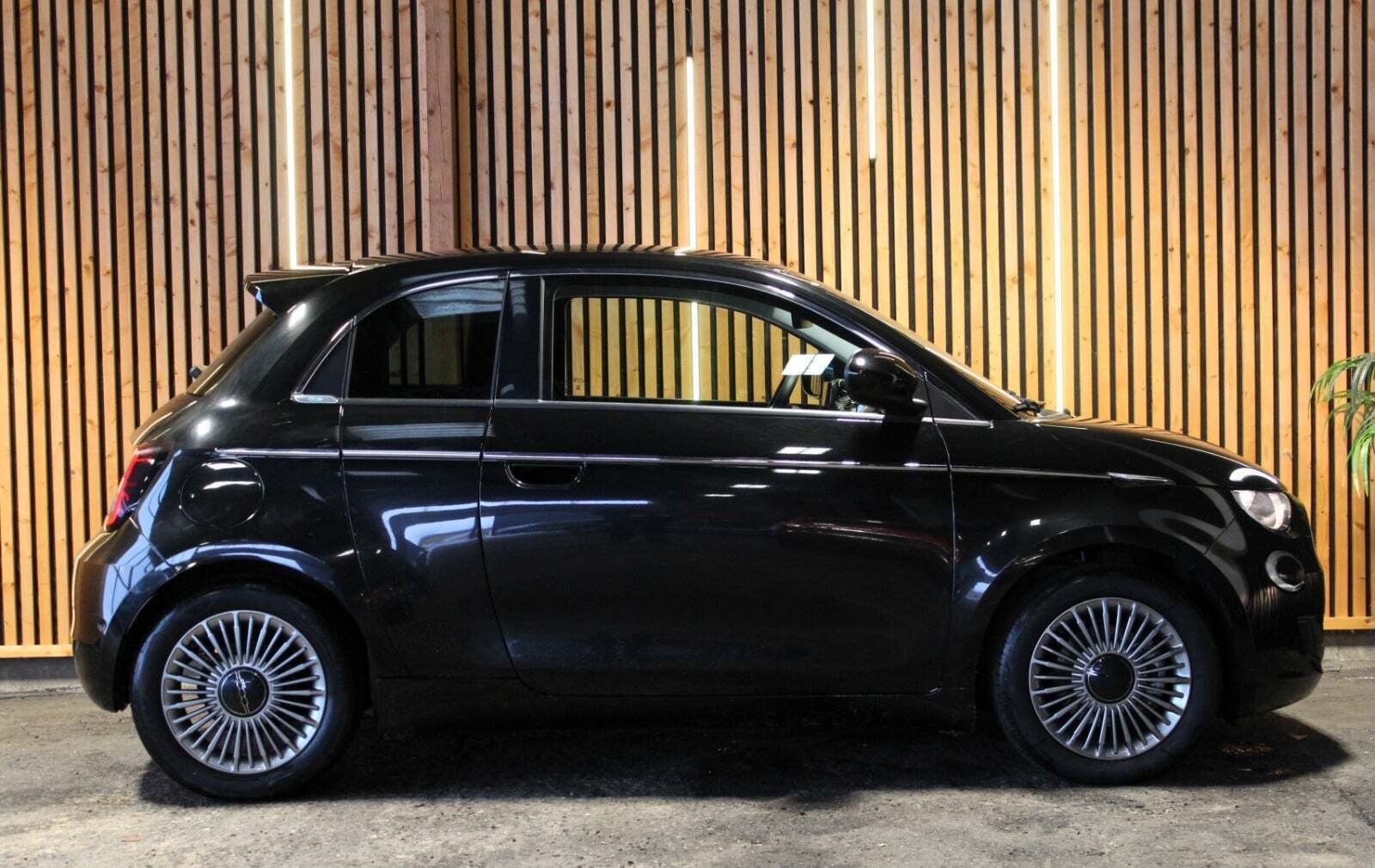 Fiat 500e 42 la Prima 3+1
