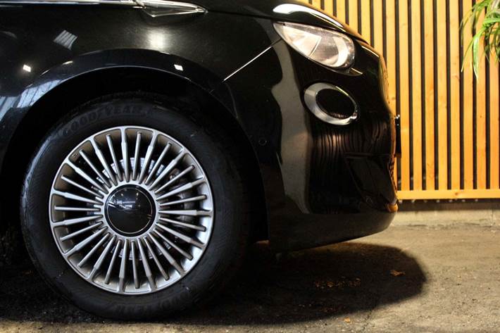 Sort Fiat 500e fra 2024