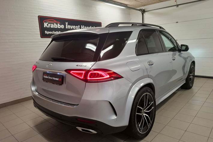 Sølv Mercedes GLE350 de fra 2022
