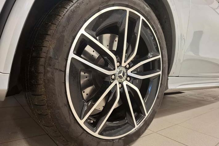 Sølv Mercedes GLE350 de fra 2022