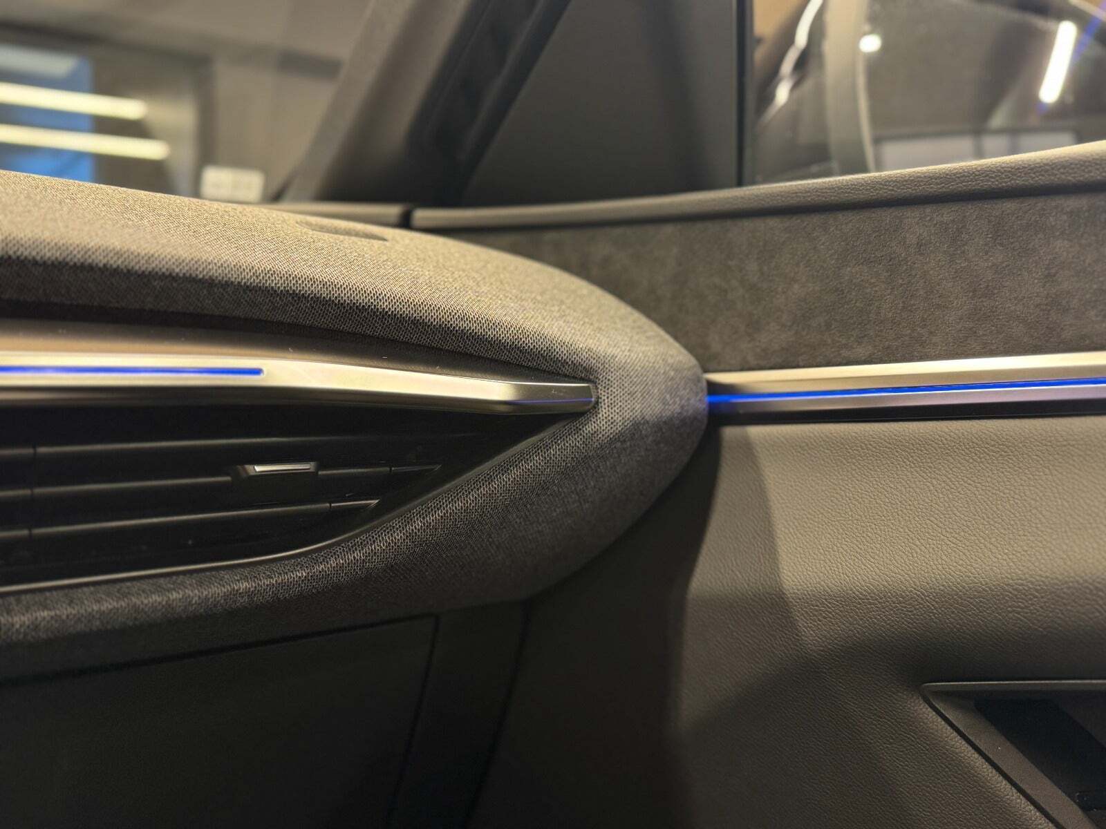 Hvid Renault Megane E-Tech fra 2023