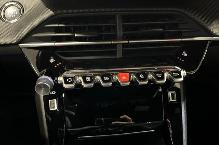 Sølv Peugeot e-2008 fra 2023