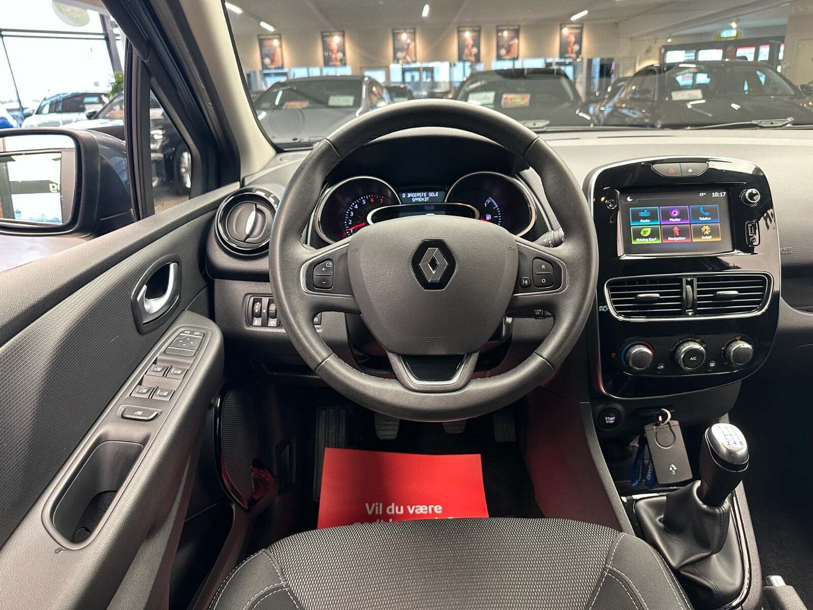 Grå Renault Clio IV fra 2018