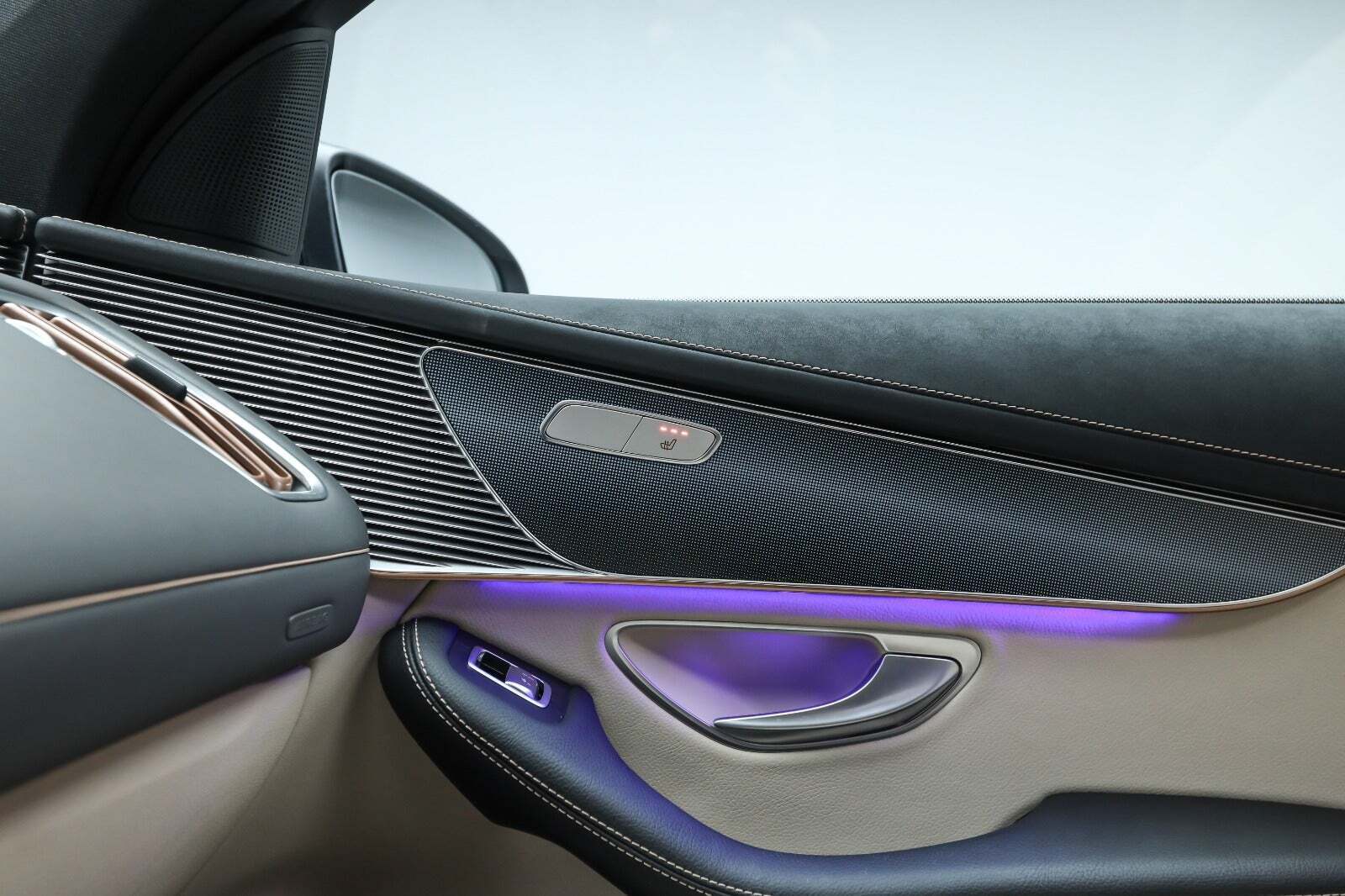 Sort Mercedes EQC400 fra 2023